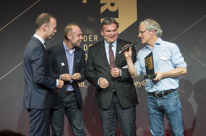 Unternehmensgründer Bond gewann im Jahr 2016 den Digitalpreis „The Spark“ und besetzte den ersten Platz. Die Relayr GmbH besteht bereits seit 2013 in Berlin und entwickelt Software für das Internet der Dinge. (Foto: Pressematerial, „The Spark“)