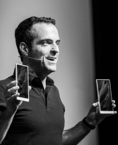 Hugo Barra von Xiaomi stellt auf der CES 2017 Produkte vor