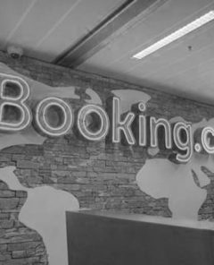 Büroräume von Booking.com (Foto: Screenshot, Youtube)