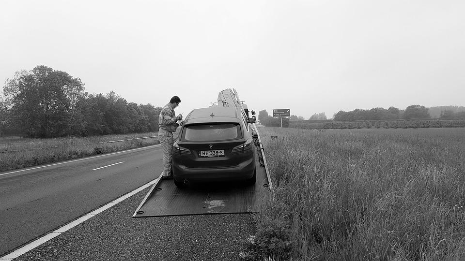 Urgently leistet Hilfe ohne jährlichen Beitrag. 