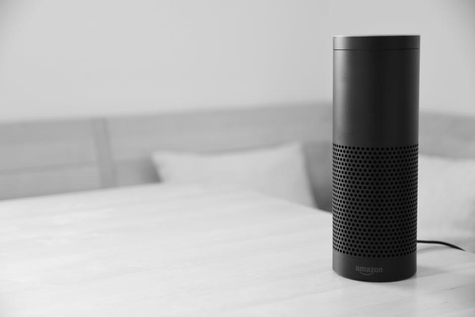 Geräte wie das Amazon Echo sind unter ungünstigen Umständen durch Hacker aktivierbar. 