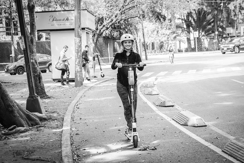 In Paris und anderen Großstädten werden Scooter für Kurzstrecken häufig genutzt. 