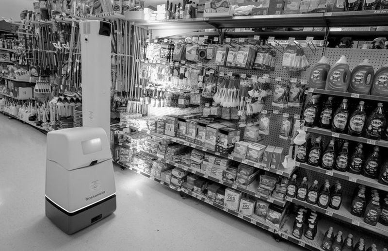 Der autonome Regalscanner ist einer von vier Robotern, die Walmart in großem Stil in seinen Märkten betreiben wird. 