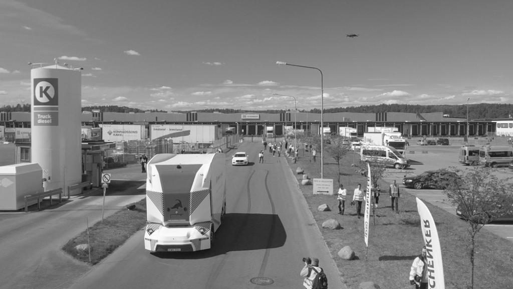 Der autonome Lkw von Einride hat in Schweden seine Premiere auf öffentlichen Straßen absolviert.