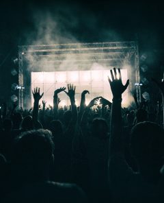 crowd-1056764_1920