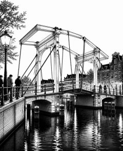ai-amsterdam-canals-night-unesco