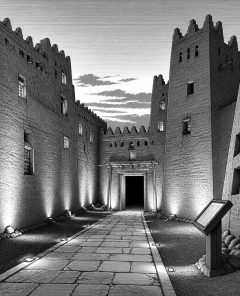 ai-at-turaif-diriyah-unesco-mudbrick-courtyard-night