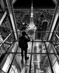 ai-tokyo-tower-glasblick