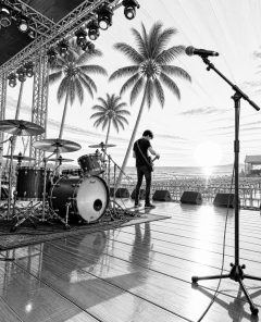 ai-lenny-kravitz-live-drumset-palm-sunset